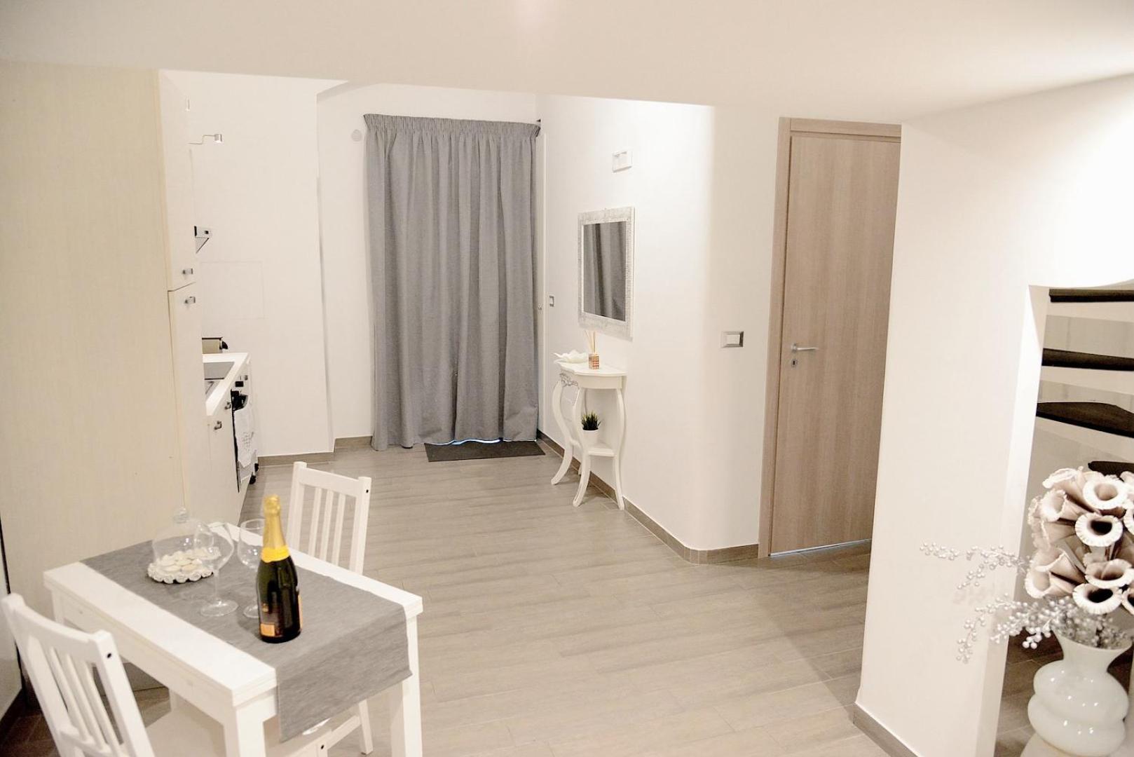 Donna Anna Apartment โปลีญาโนอามาเร ภายนอก รูปภาพ